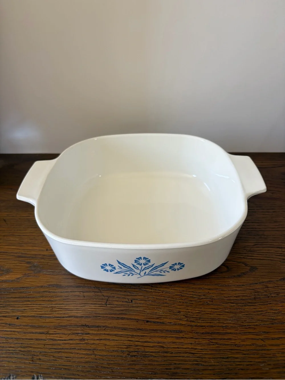 Corningware Vintage Blue/White 2 Quart Casserole Dish with Glass Lid.
